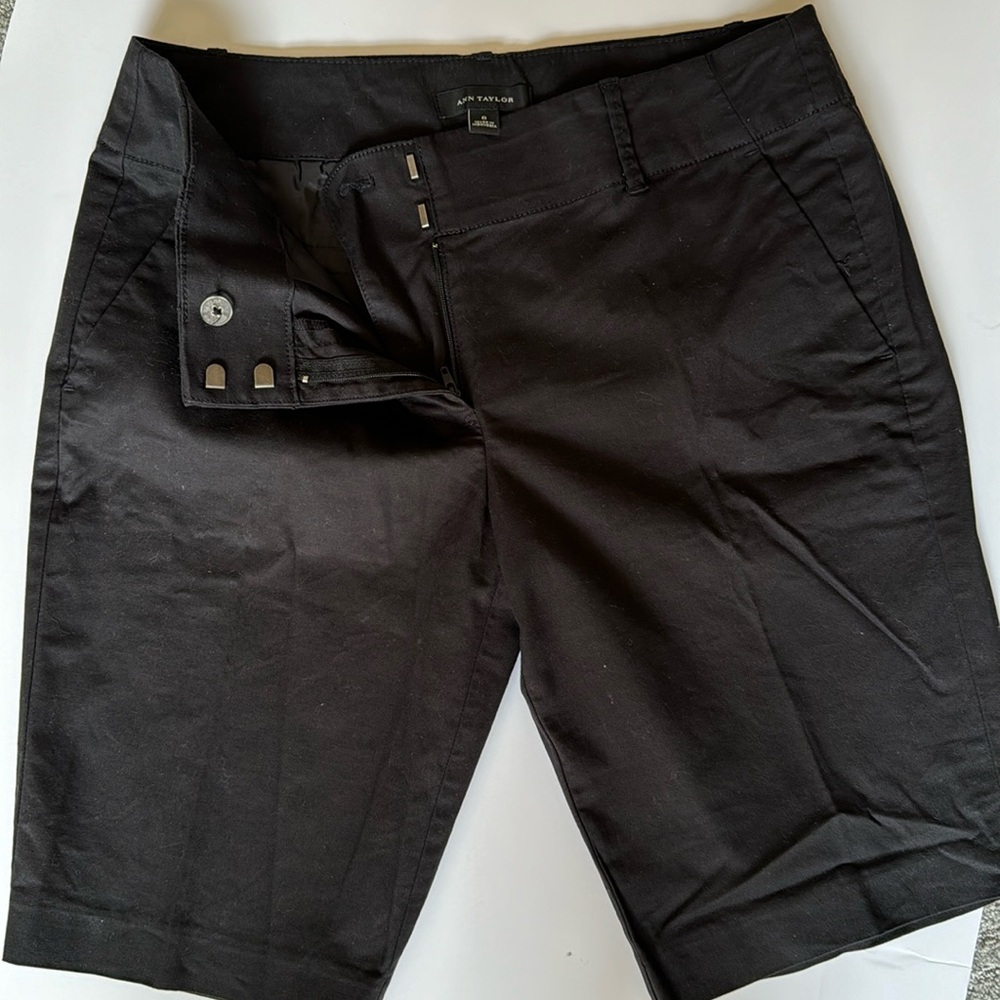 Ann Taylor women’s sz6  black dress shorts with front side pockets / 2 ba…
